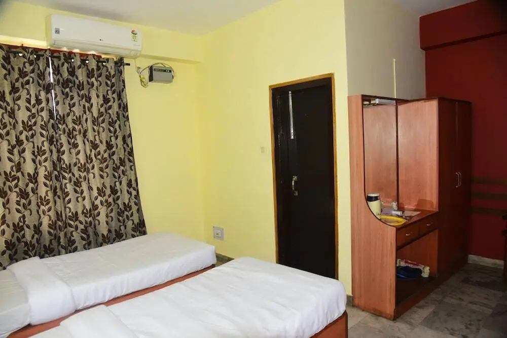 Гувахати: Hotel Anjuna Residency