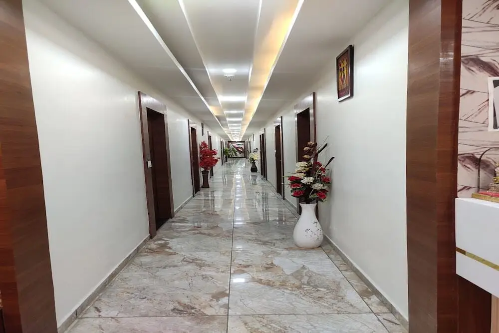 Вадодара: Hotel R R One