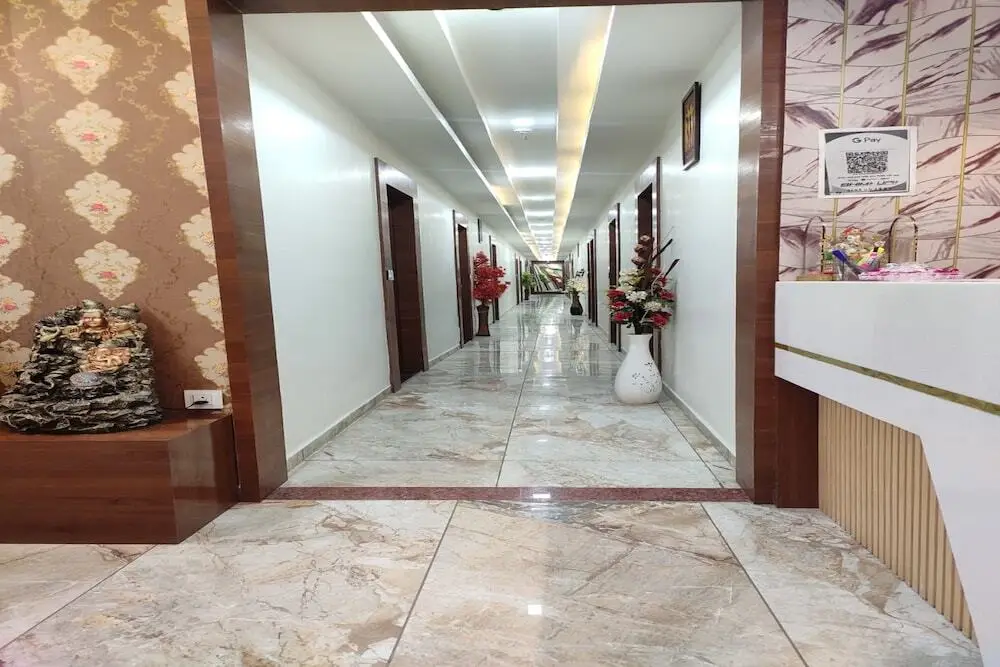 Вадодара: Hotel R R One