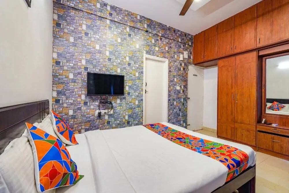 Бангалор: FabExpress Kings Suites Banaswadi