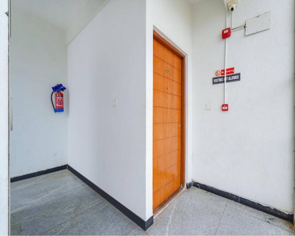 Бангалор: FabExpress Kings Suites Banaswadi