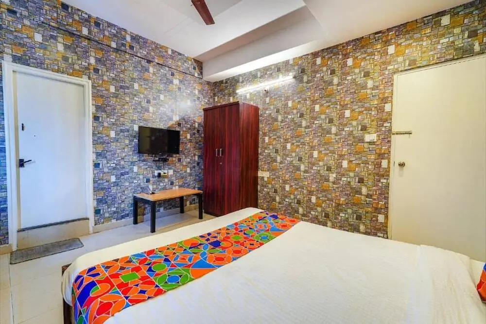 Бангалор: FabExpress Kings Suites Banaswadi