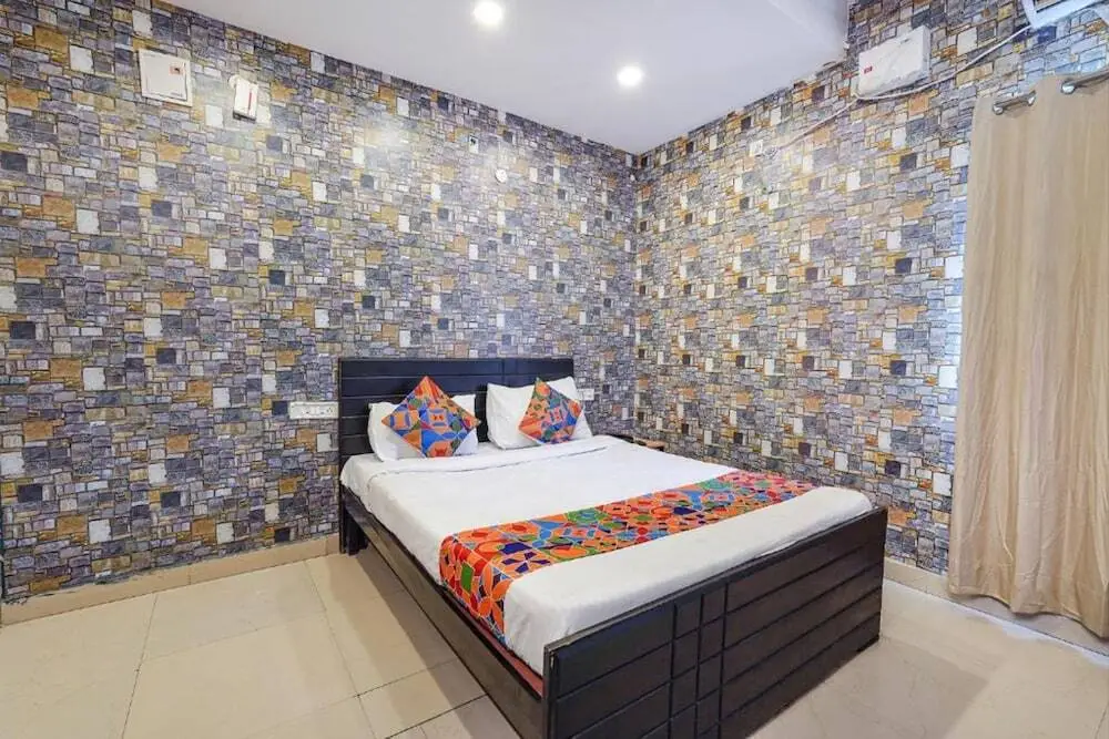 Бангалор: FabExpress Kings Suites Banaswadi