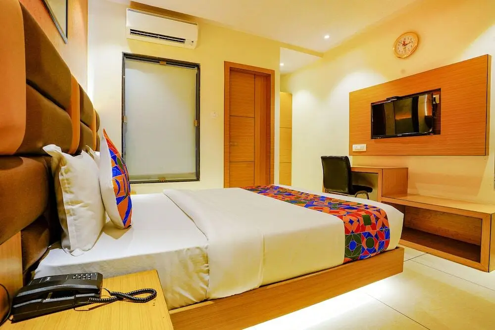 Тхане: Fabhotel Hindustan Residency