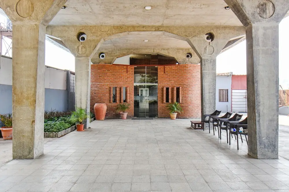 Fabhotel Brown Inn — фото 1