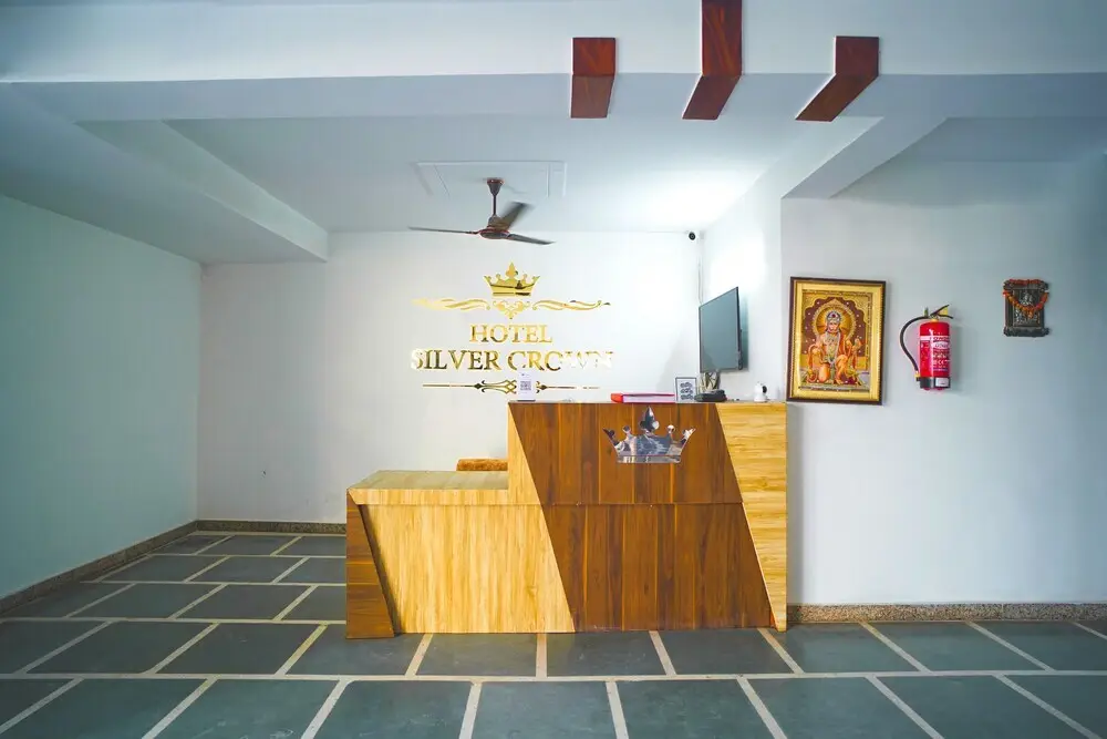Нойда: Roomshala 031 Silver Crown Sector 23