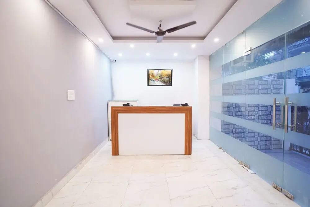 Нойда: Roomshala 034 Grihum Noida Sector 63
