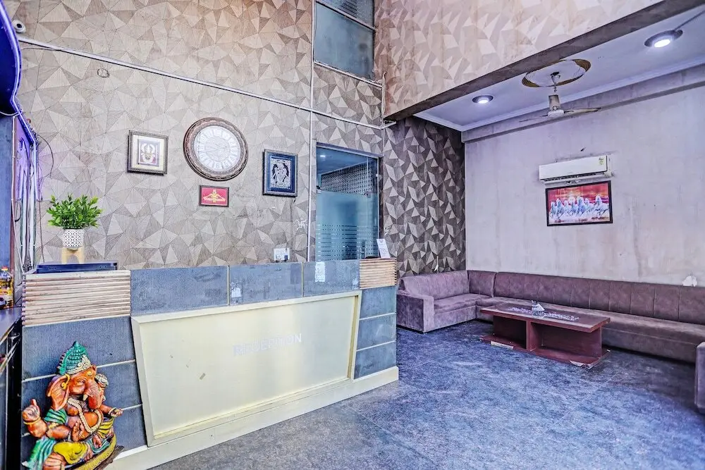 Roomshala 020 Hotel Black Stone — фото 1