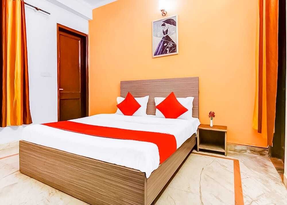 Нойда: Roomshala 036 Hotel Orlov