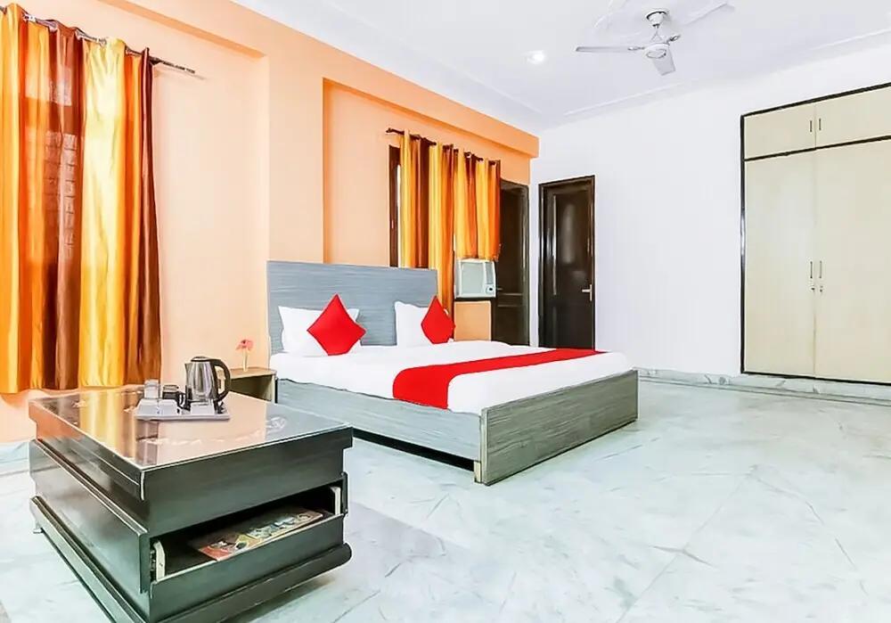 Нойда: Roomshala 036 Hotel Orlov