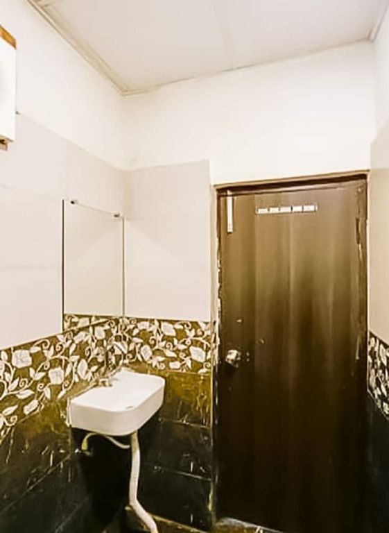 Нойда: Roomshala 036 Hotel Orlov