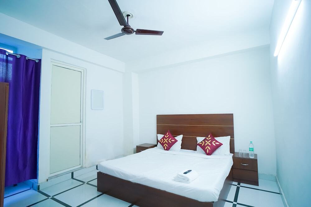 Нойда: Roomshala 045 Galaxy Noida 35