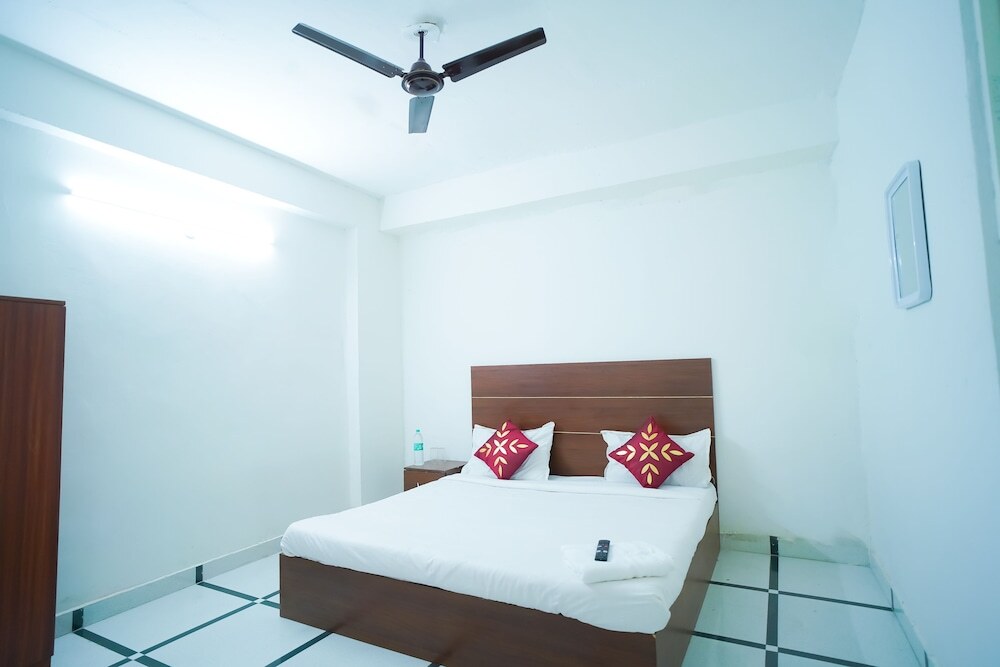 Нойда: Roomshala 045 Galaxy Noida 35