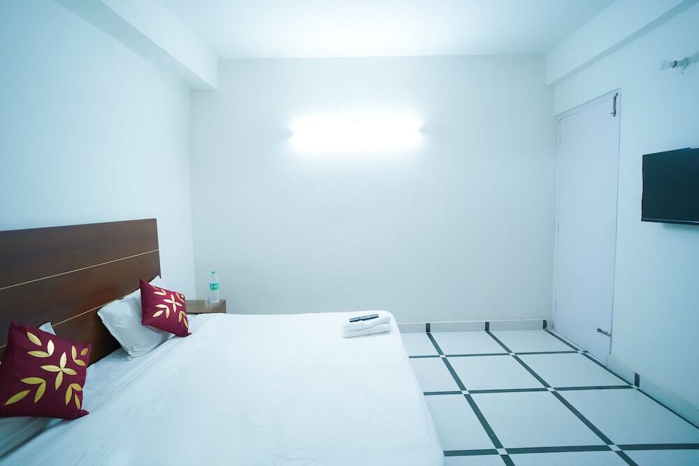 Нойда: Roomshala 045 Galaxy Noida 35
