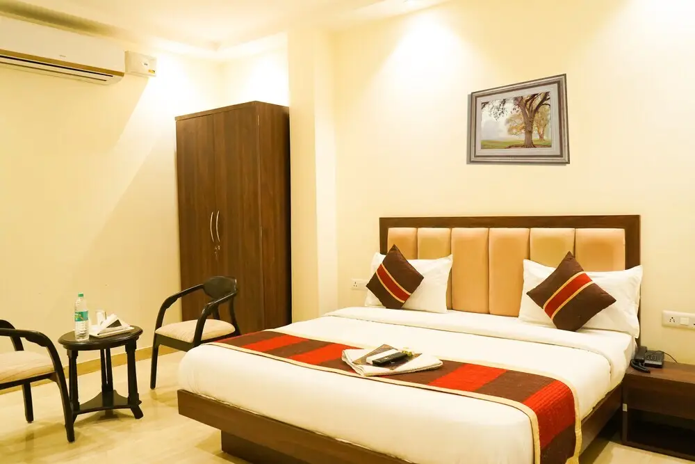 Нойда: Roomshala 024 Luxury Stays Sector 12