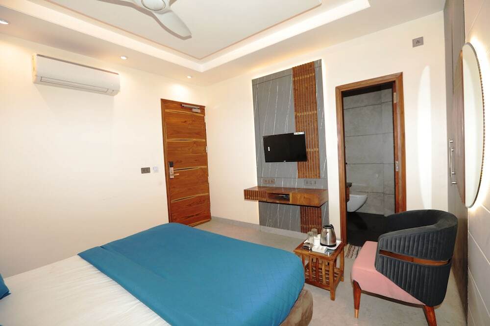 Нойда: Hardik Palace By F9 Hotels
