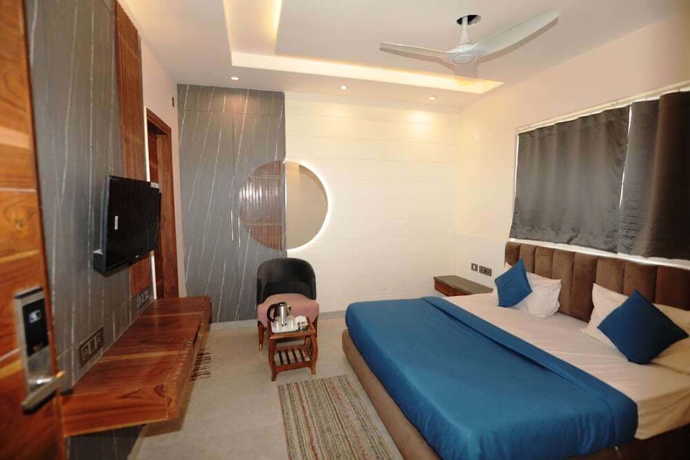 Нойда: Hardik Palace By F9 Hotels