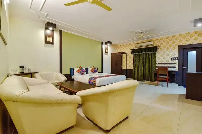 Кота: Fabhotel Prime Surpin Palace