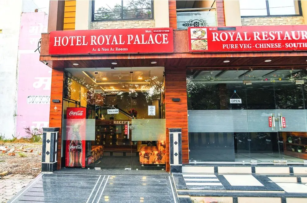 Fabhotel Royal Palace — фото 1