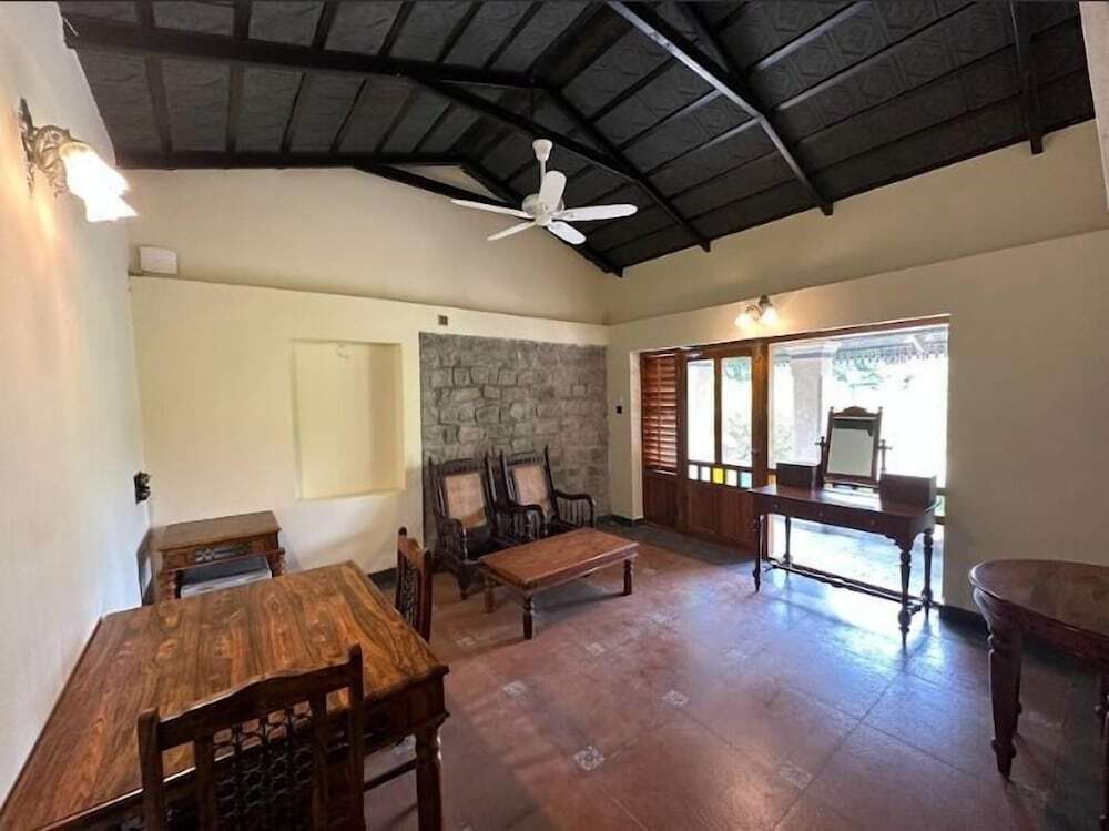 Валпарай: Akshaya Bungalow by Sparsa