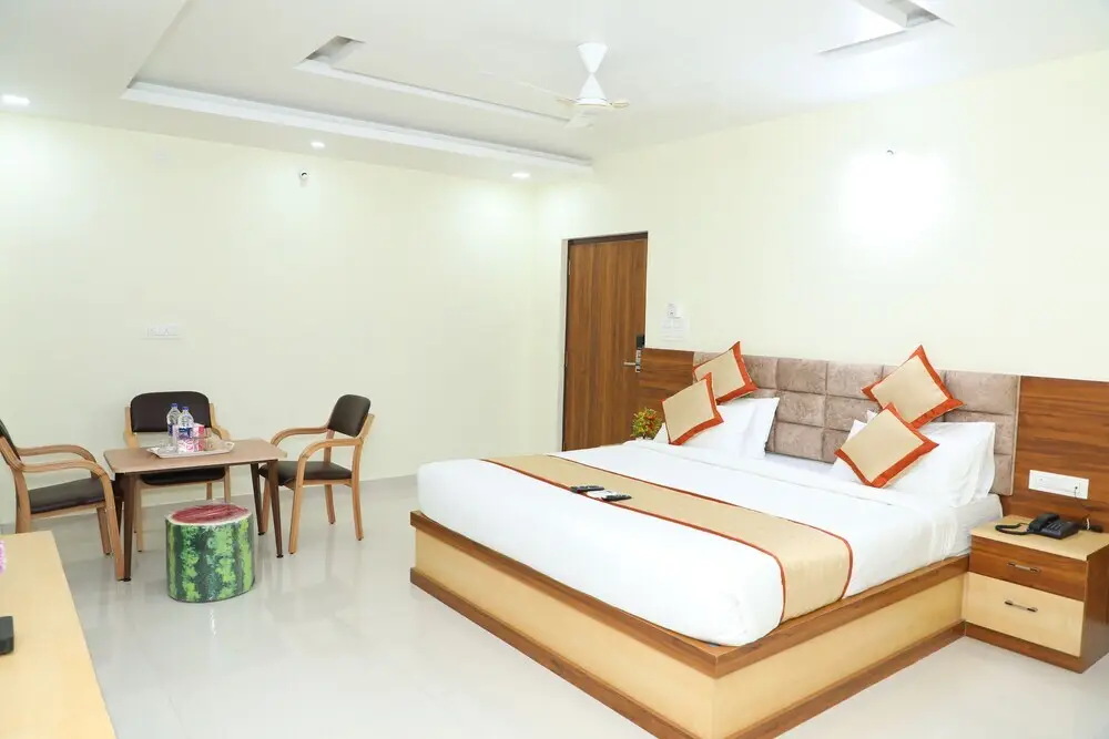 Hotel 8th Mile Suites — фото 1