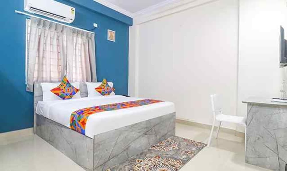 Хидерабад: FabHotel Broholic Suites I