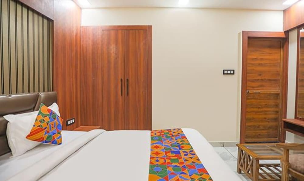 Праяградж: Fabhotel The Treenity House