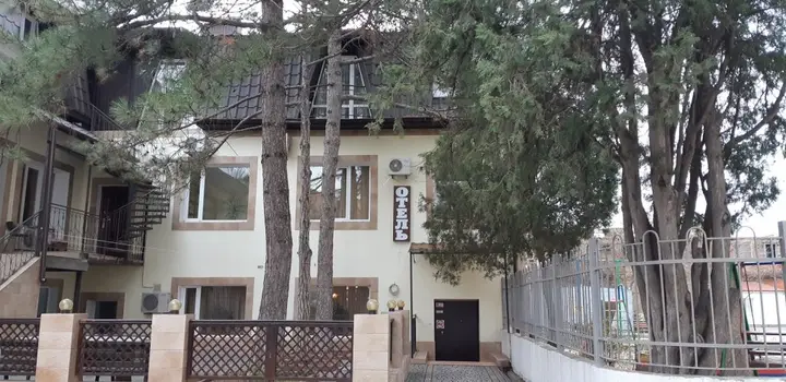 Феодосия: Отель Три Сосны