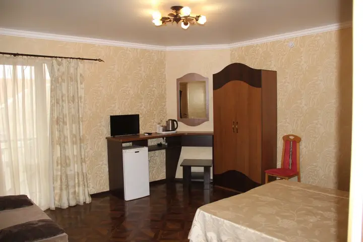 Феодосия: Отель Три Сосны