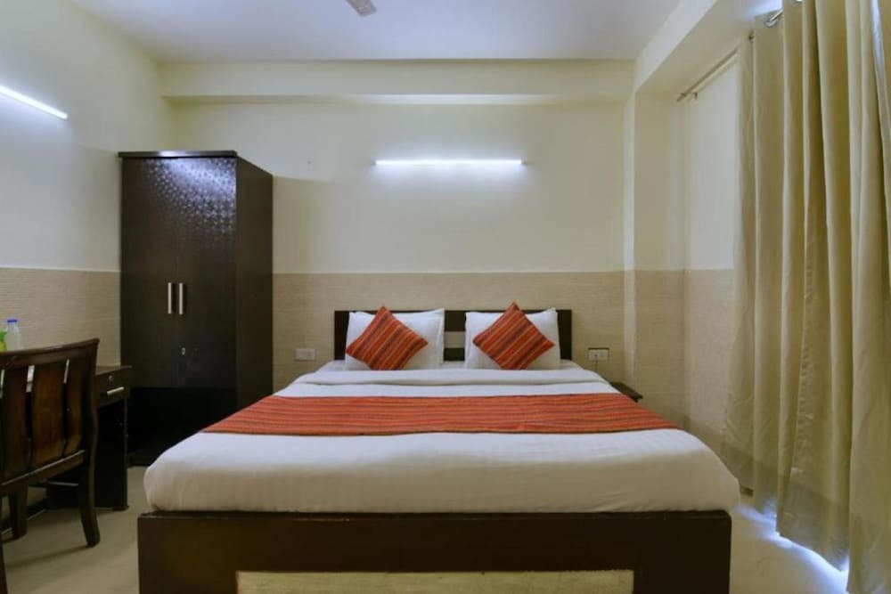 Нью-Дели: Hotel Olive Saffron