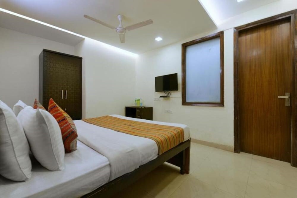 Нью-Дели: Hotel Olive Saffron