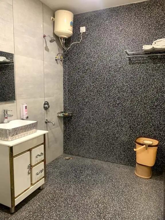 Амбала: Hotel Avkaash