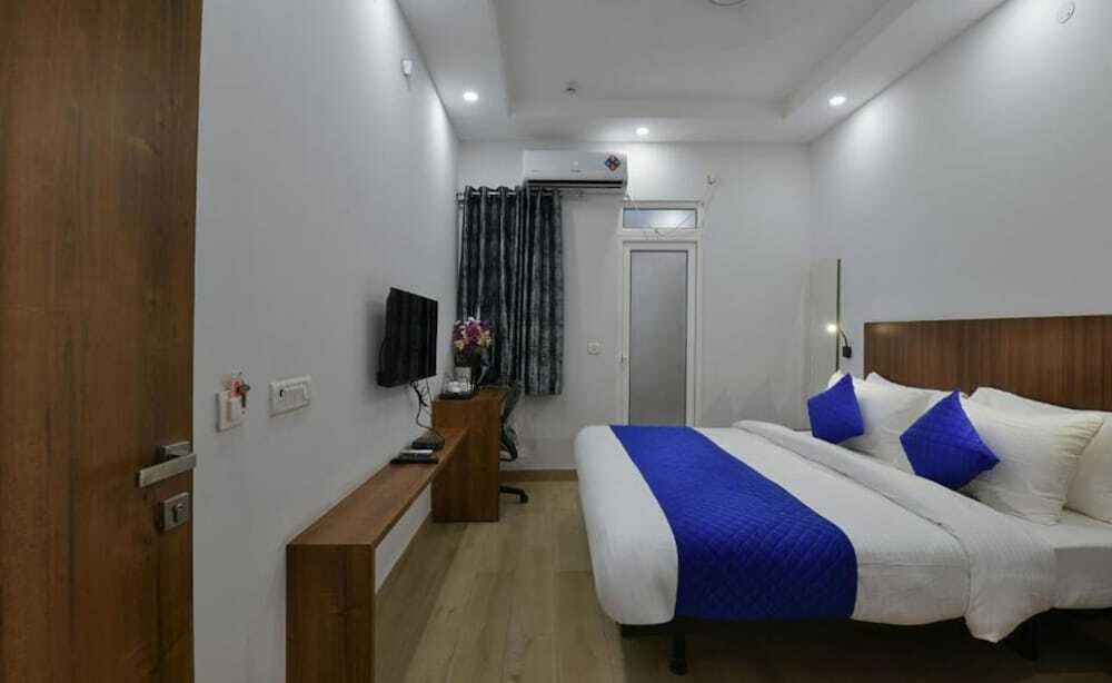 Газиабад: Hotel Emporio