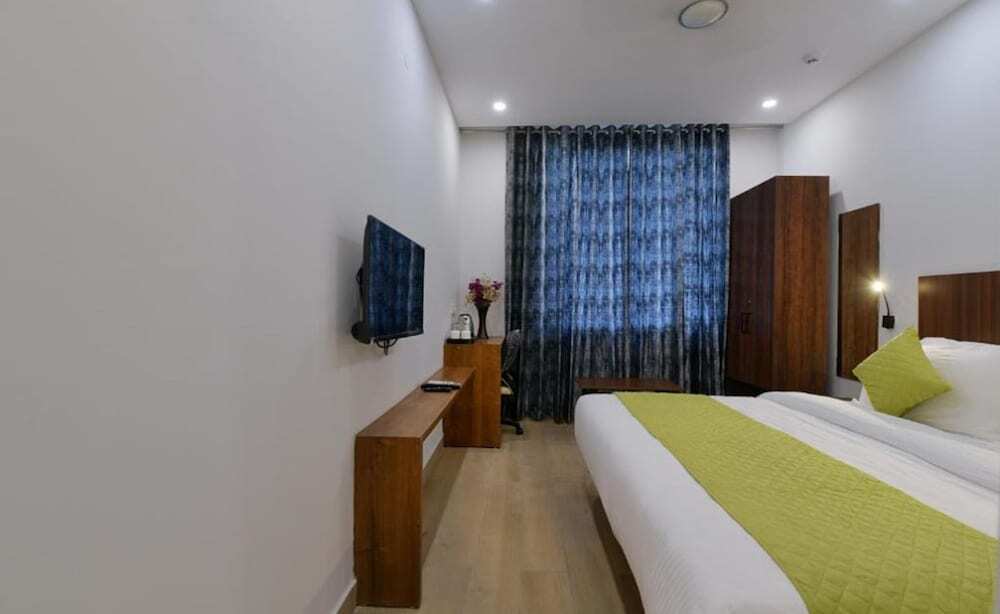 Газиабад: Hotel Emporio