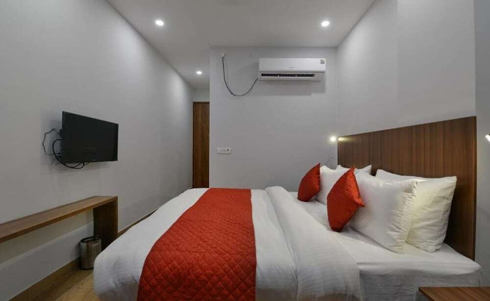 Газиабад: Hotel Emporio