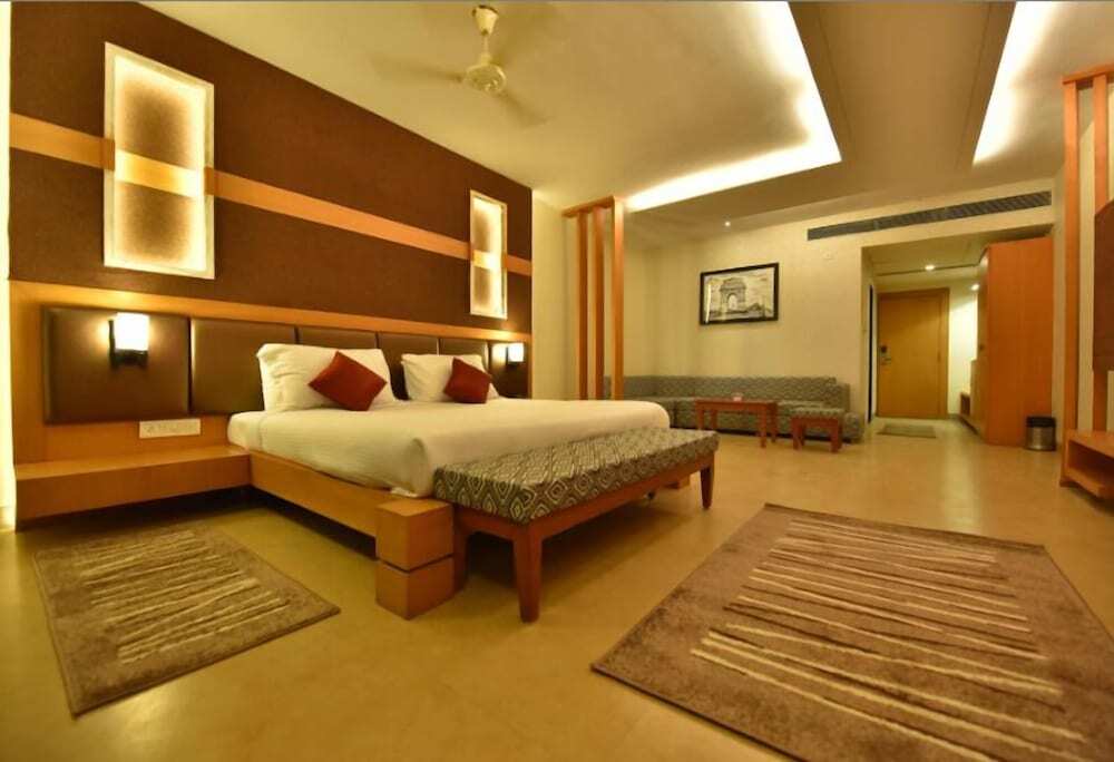 Бхопал: Hotel Kanha's Palm Springs