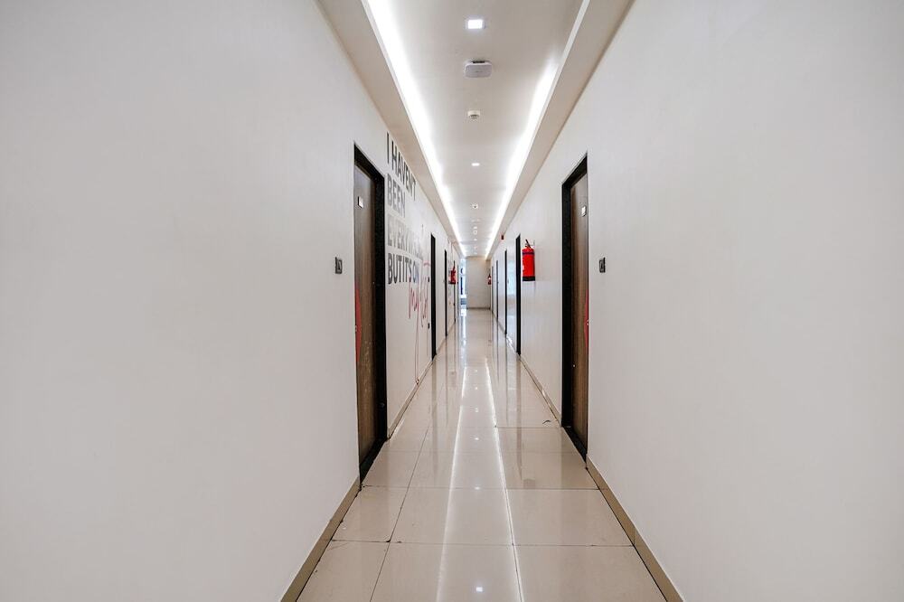Сурат: Fabhotel Lotus I