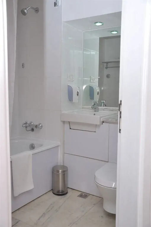 Нью-Дели: Caspia Hotel New Delhi Shalimar Bagh
