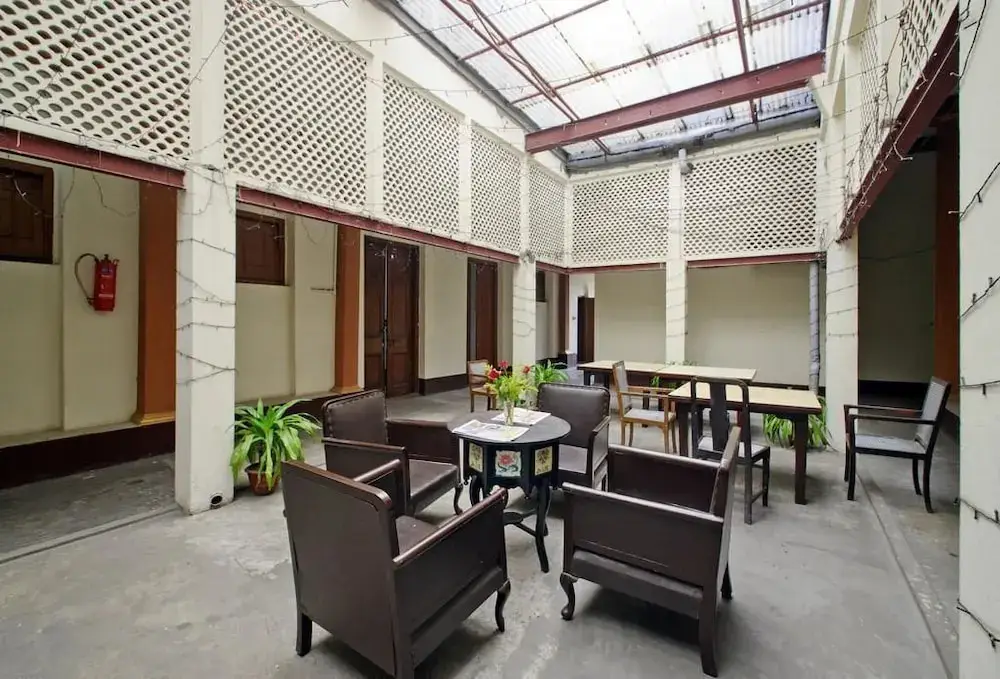 Колката: OYO 5811 Seacom Inn YMCA Esplanade