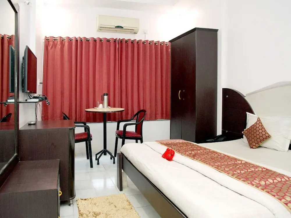 Аурангабад: Oyo 1959 Hotel Raj