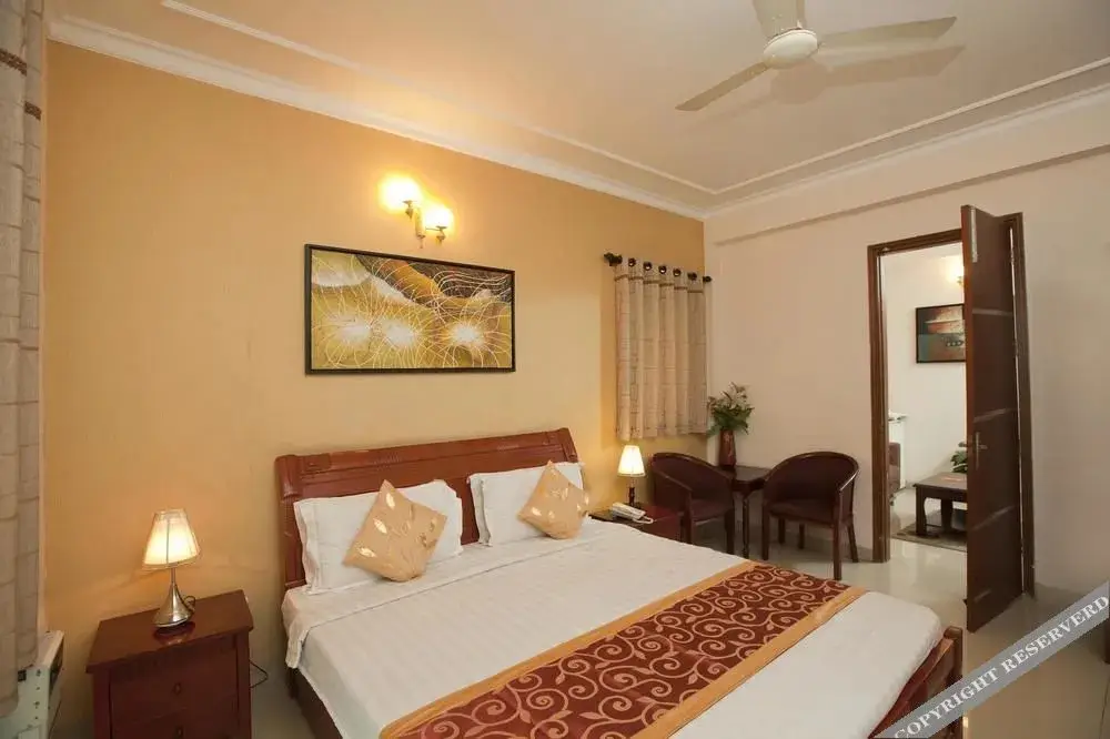 OYO Premium DLF Phase 4 — фото 1