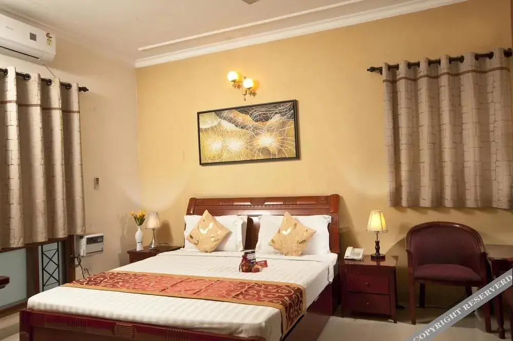Гуруграм: OYO Premium DLF Phase 4