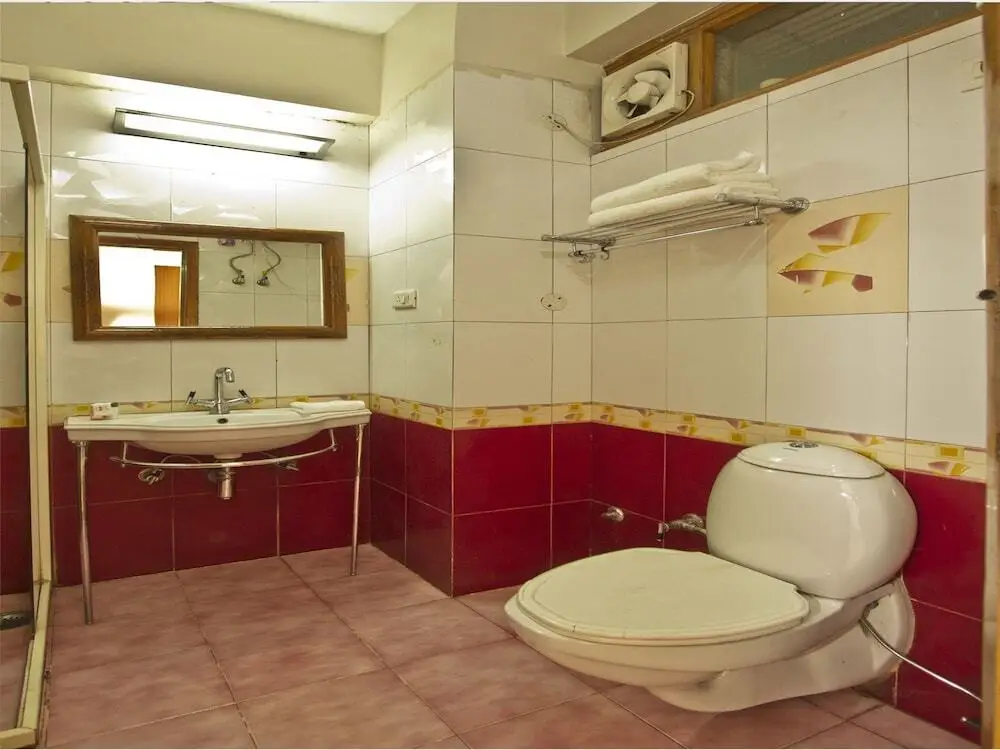 Шимла: OYO Premium 156 Wingait Heritage