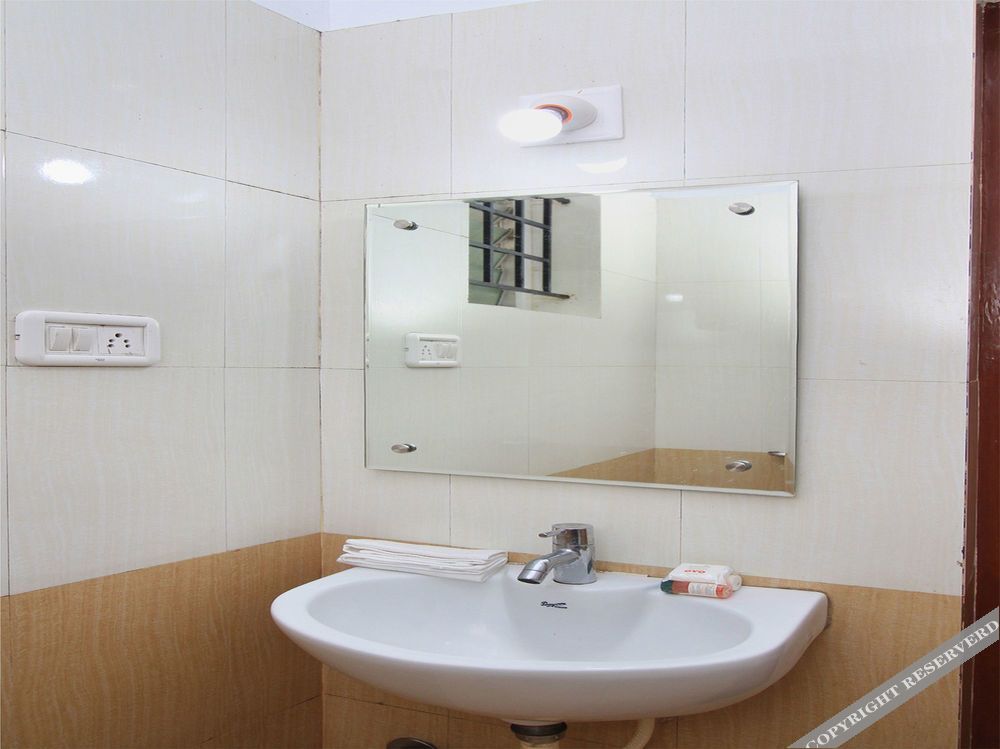 Ути: OYO Homes 070 Conoor Road