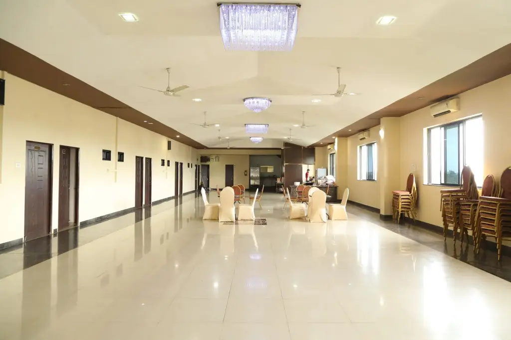 Нагпур: OYO Flagship 070 Hotel Orient Palace