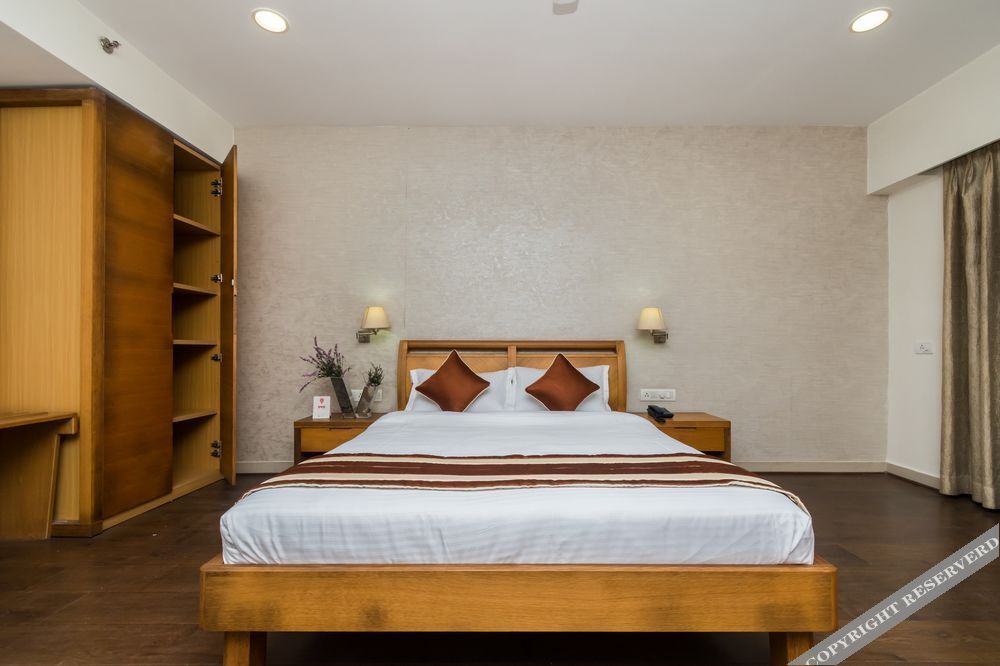 Колката: Capital O 10212 Hotel West Willows Xanadu