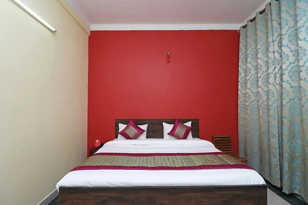 Нойда: OYO 10759 Hotel Golden Nest