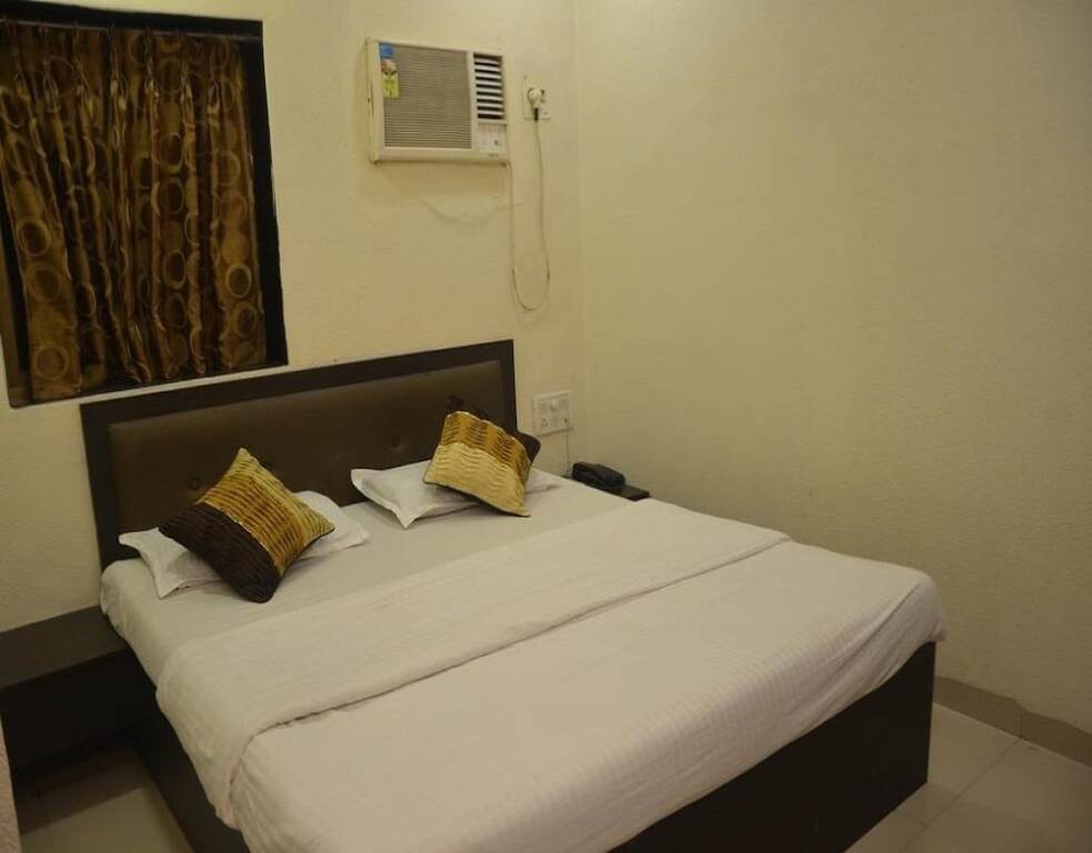 Мумбаи: Room Maangta 136 @ CST