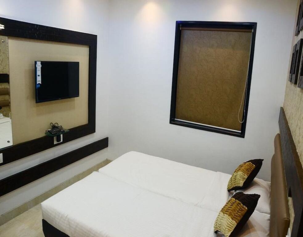 Мумбаи: Room Maangta 136 @ CST