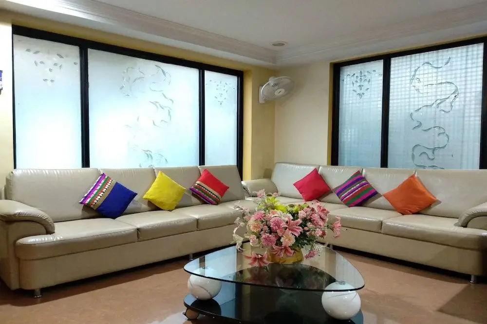 Бангалор: OYO 10437 Hotel Hibiscus INN